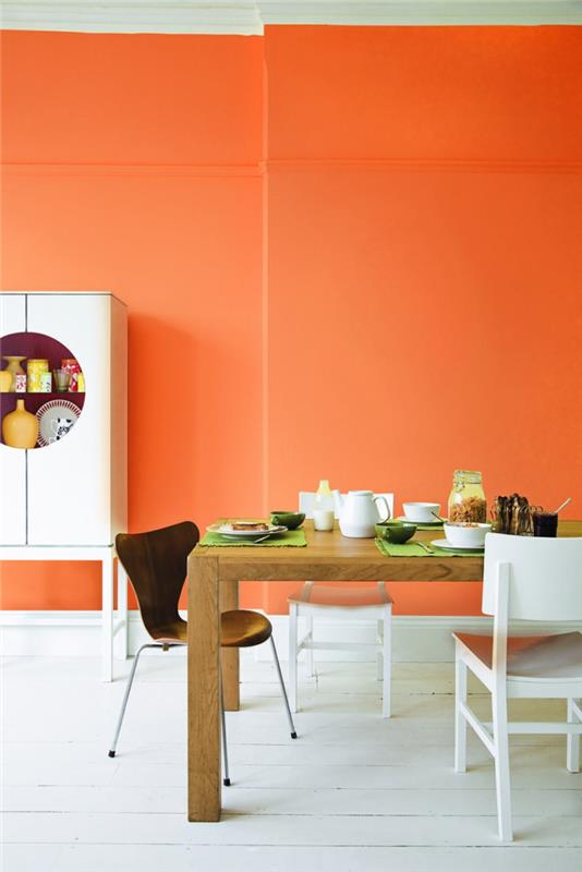 ιδέες χρώματος τοίχου πορτοκαλί κουζίνα λευκό πάτωμα ξύλινο τραπέζι