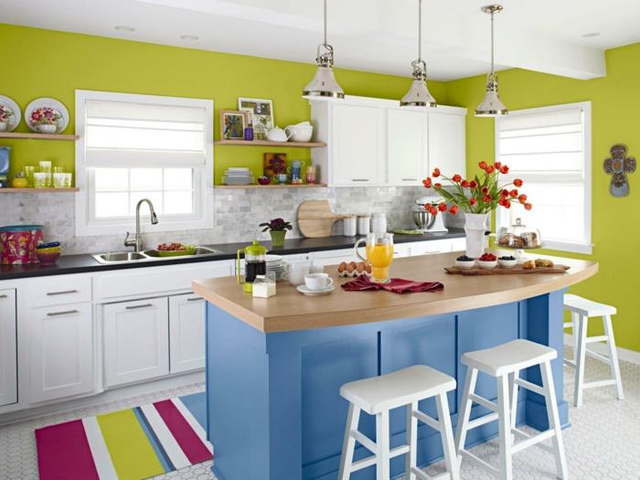 βαφή τοίχου κουζίνα πράσινο χρώμα χαλί δρομέας μπλε κουζίνα νησί λευκά ντουλάπια κουζίνας