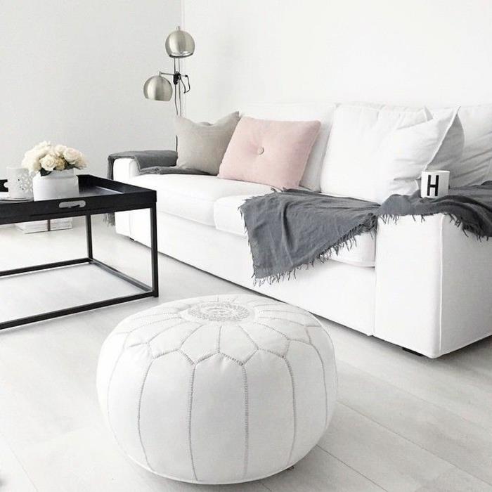 χρώμα τοίχου ροζ λευκό σαλόνι επιπλωμένο δερμάτινο πουφ καναπέ μαξιλάρι μαλλί κουβέρτα γκρι