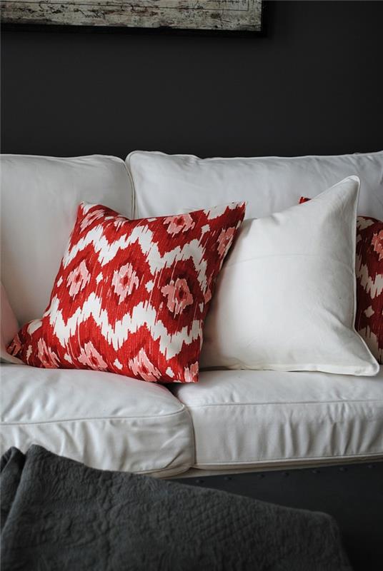 χρώμα τοίχου μαύρο λευκό καναπέ χρωματιστό μαξιλάρια ρίψης