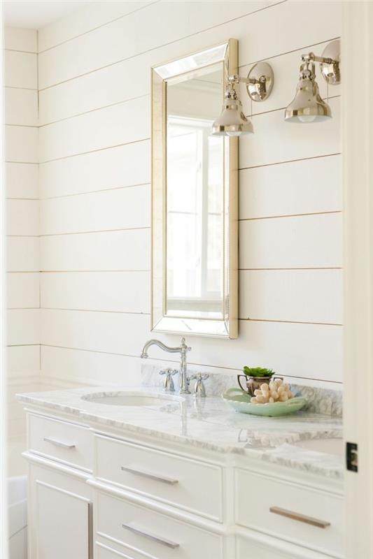 τα χρώματα τοίχων εξαιρετικά λευκά στο μπάνιο κάνουν το δωμάτιο να φαίνεται φωτεινό και ευρύχωρο