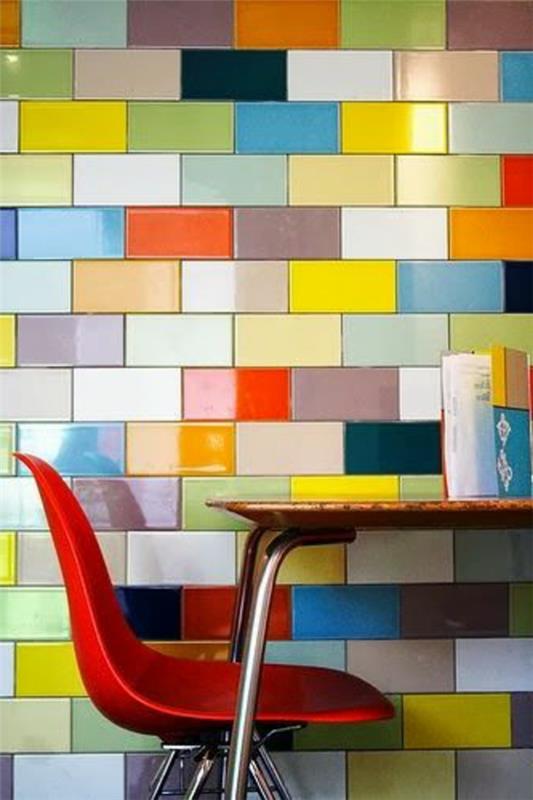 πλακάκια τοίχου κουζίνα πολύχρωμο τραπέζι τραπεζαρίας κρεμαστές λάμπες