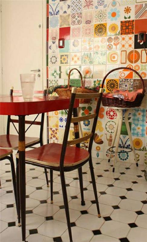 πλακάκια τοίχου καρέκλες τραπεζαρίας κουζίνας