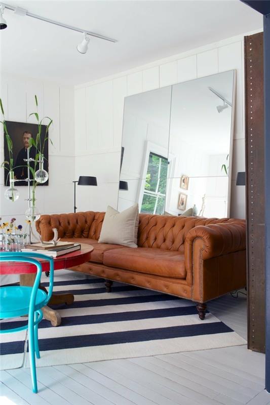 ιδέες σχεδιασμού τοίχου καθρέφτη καφέ καναπέ λωρίδα χαλί