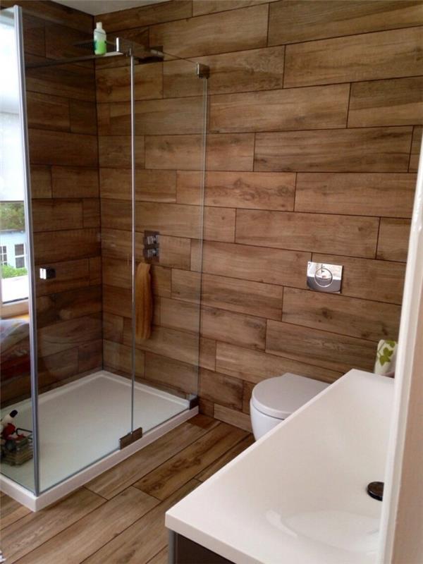 πάνελ τοίχου ξύλο εμφάνιση στο μοντέρνο μπάνιο