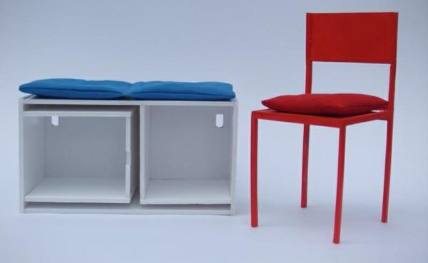 ράφια τοίχου κόκκινη καρέκλα μπλε μαξιλάρι καθίσματος