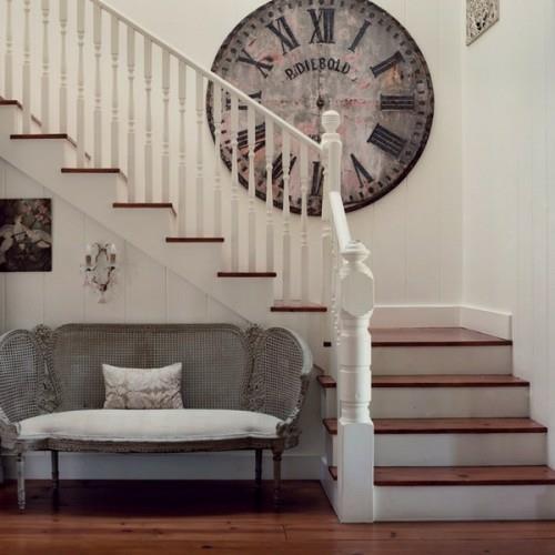 ρολόι τοίχου ντεκό ιδέα κλασική υπερμεγέθη παλιομοδίτικη σκάλα λευκή