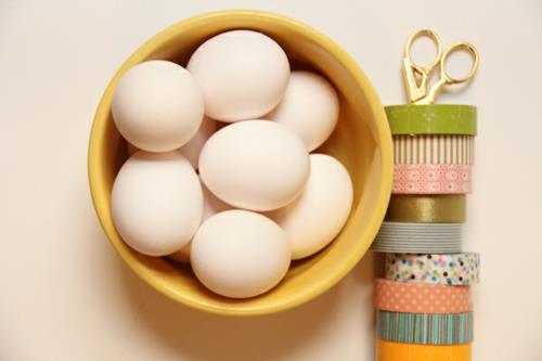 κολλητική ταινία διακοσμούν πολύχρωμα πασχαλινά αυγά