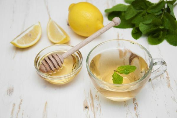 νερό μέλι λεμόνι σπιτική θεραπεία για τη δυσκοιλιότητα
