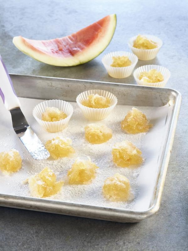 Φτιάξτε μόνοι σας γλυκά από λεμόνι με φλούδα καρπουζιού