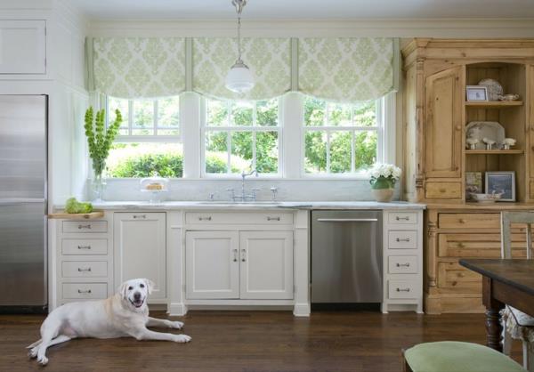 λευκό λαμπραντόρ ρουστίκ διαμέρισμα σκυλιών κουζίνας