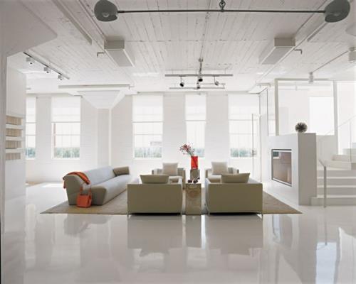 λευκό γυαλιστερό σαλόνι σκάλες οροφής γκρι καναπές ελιάς πράσινο
