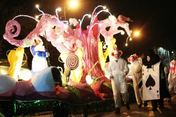 weiberfastnacht 2015 καρναβαλικά κοστούμια Αλίκη στη χώρα των θαυμάτων