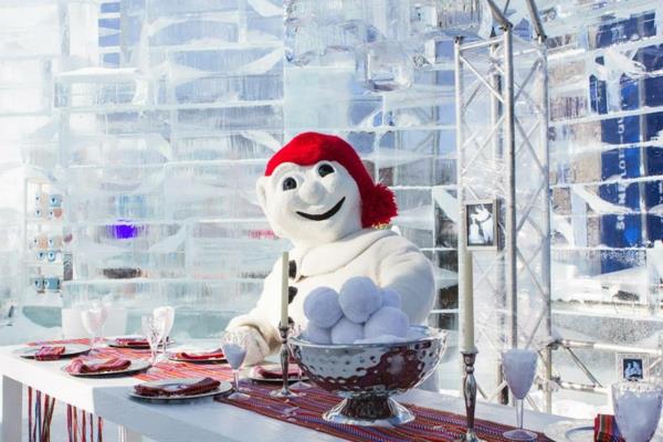 weiberfastnacht 2015 quebec snowman carnaval bonhomee κάστρο