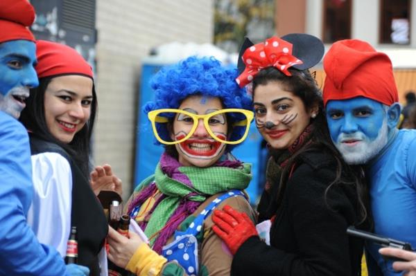 weiberfastnacht κολόνια αποκριάτικες φορεσιές ιδέες στρουμφάκια