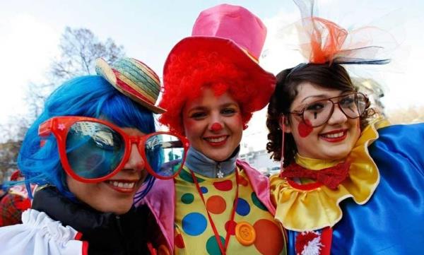 Το Rose Monday Is Highpoint Of Carnival Season