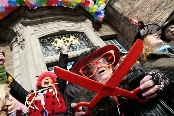 Weiberfastnacht 2015 γραβάτα ψαλιδιού