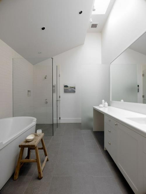 λευκό χρώμα στο μπάνιο μπανιέρα καμπίνα ντους γυάλινοι τοίχοι