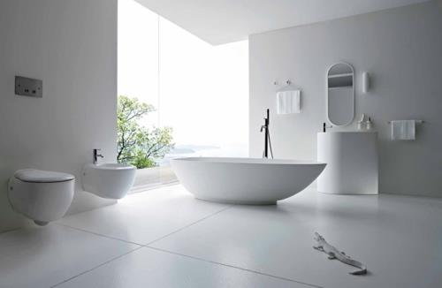 λευκό χρώμα στο νιπτήρα καθρέφτη τοίχου μπανιέρας μπάνιου