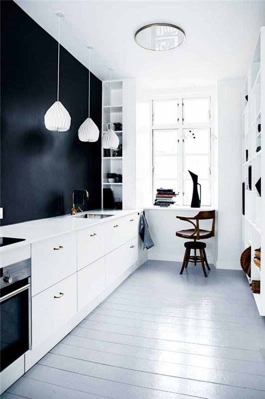 λευκή κουζίνα με μαύρο τοίχο και όμορφο δάπεδο