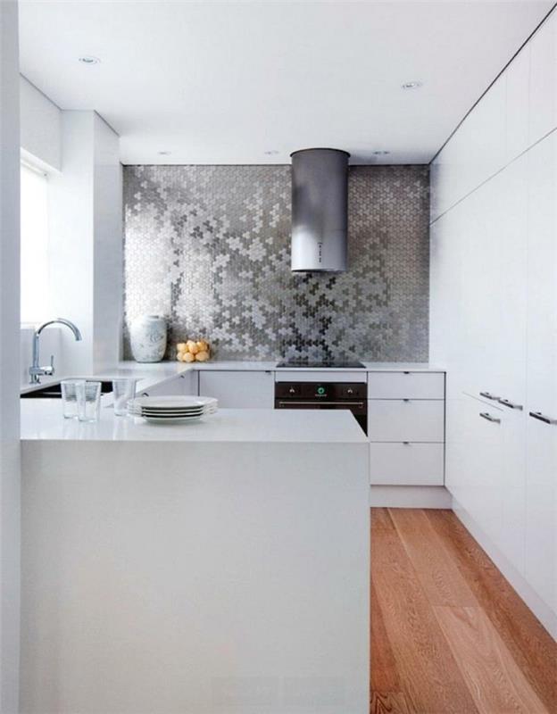 λευκή κουζίνα όμορφες ιδέες εσωτερικού σχεδιασμού με ψηφιδωτό τοίχο και δάπεδο με ξύλινη εμφάνιση