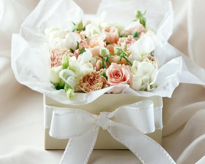 λευκό τριαντάφυλλο δώρο έκπληξη μπουκέτο τριαντάφυλλα