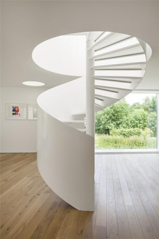 λευκές σπειροειδείς σκάλες δημιουργούν ιδέες εσωτερικού σχεδιασμού