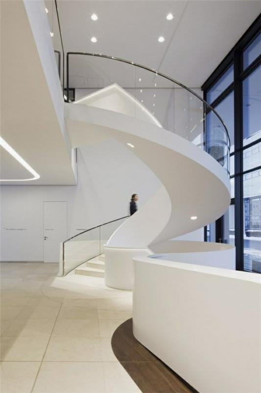 λευκές σκάλες σπειροειδές σχήμα κιγκλίδωμα ενσωματωμένος φωτισμός