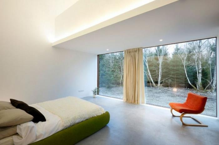 λευκό υπνοδωμάτιο λευκοί τοίχοι πράσινο κρεβάτι πορτοκαλί πολυθρόνα