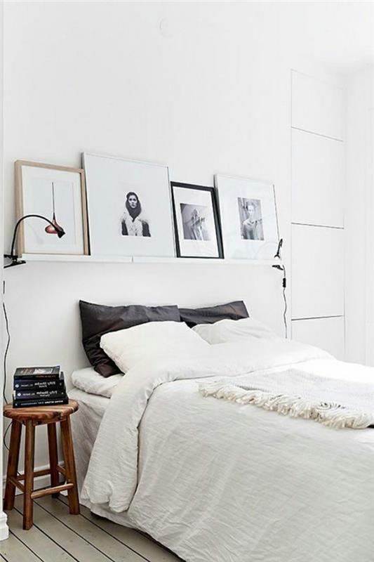 λευκό υπνοδωμάτιο λευκοί τοίχοι τοίχο ράφι εικόνες μαύρα μαξιλάρια ρίψης