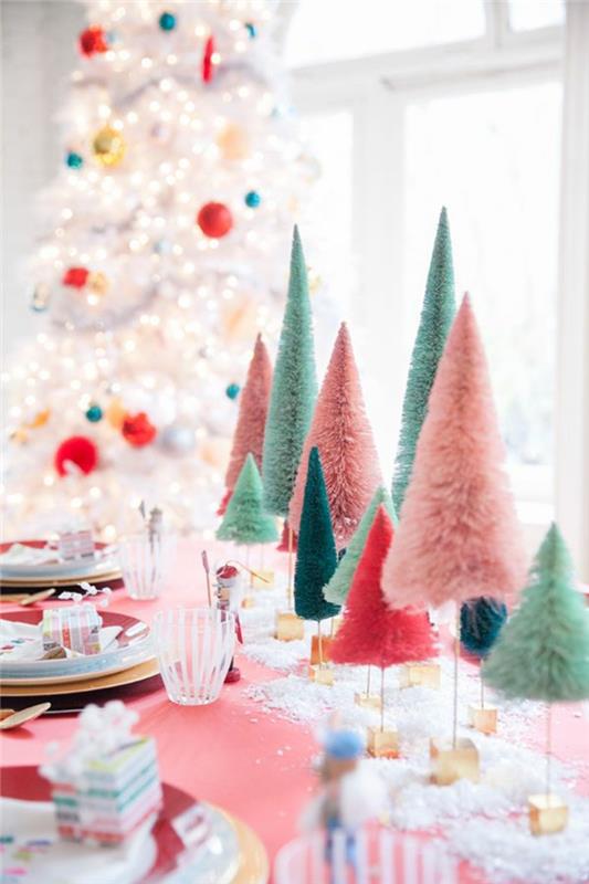 Χριστουγεννιάτικες ιδέες διακόσμησης τραπεζιού σε χαριτωμένα παστέλ χρώματα διακοσμητικά έλατα