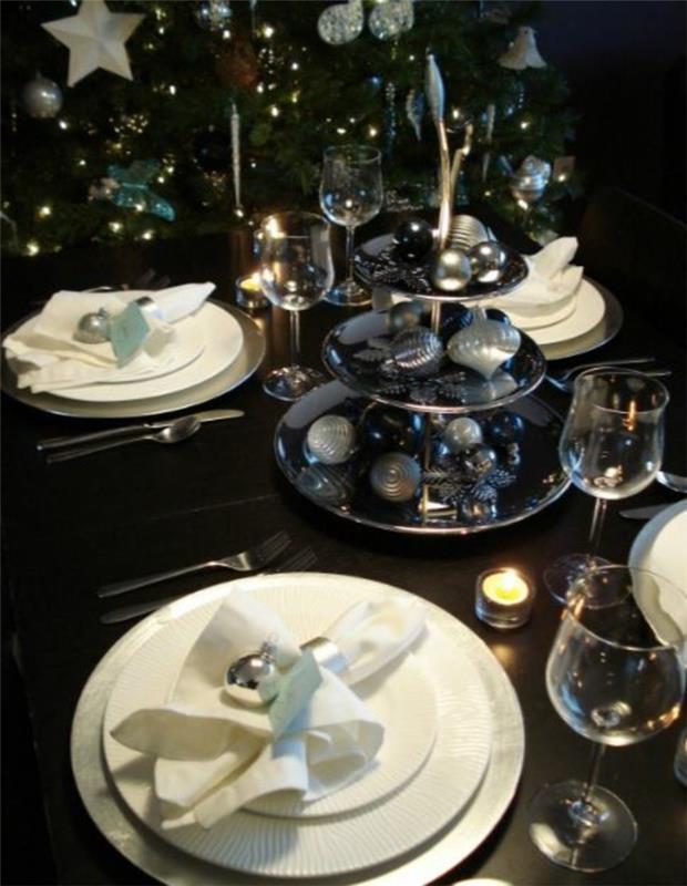 χριστουγεννιάτικη διακόσμηση τραπεζιού κλασικό μαύρο πιάτο