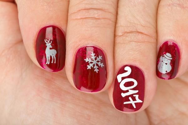 χριστουγεννιάτικα χειμερινά νύχια με τον αριθμό του έτους