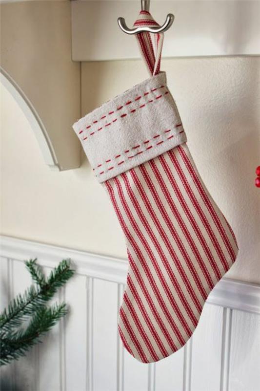 χριστουγεννιάτικα χειροποίητα μποτάκια Νίκολας ράβοντας κόκκινο λευκό μοτίβο με ρίγες