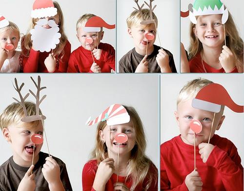 Χριστούγεννα χειροτεχνεί αστείες μάσκες για να κάνει φωτογραφία
