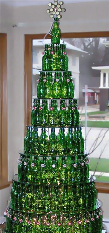 Φτιάξτε ένα χριστουγεννιάτικο δέντρο από άδεια μπουκάλια μπύρας