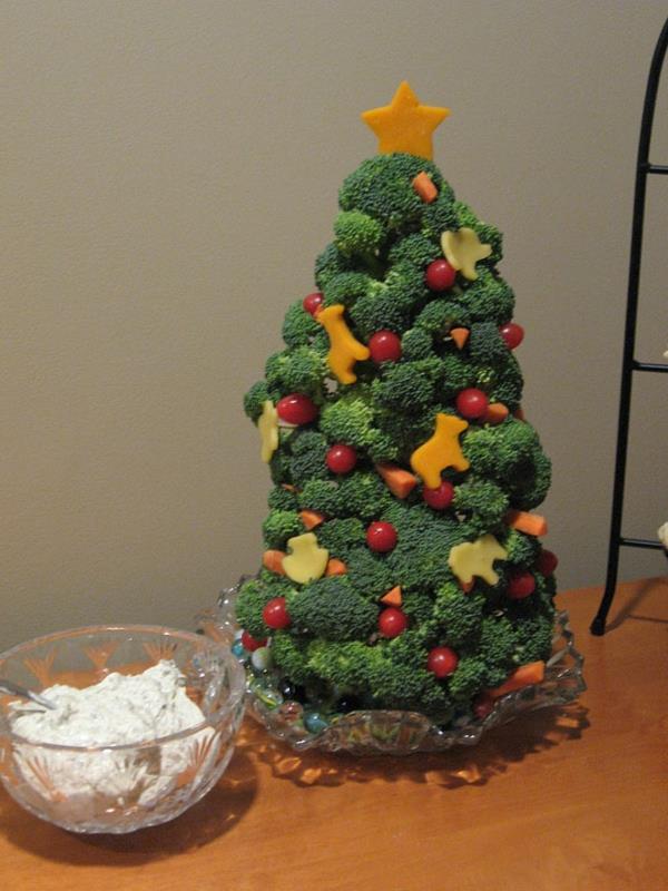 φτιάξτε ένα υπέροχο χριστουγεννιάτικο δέντρο από μπρόκολο και τυρί