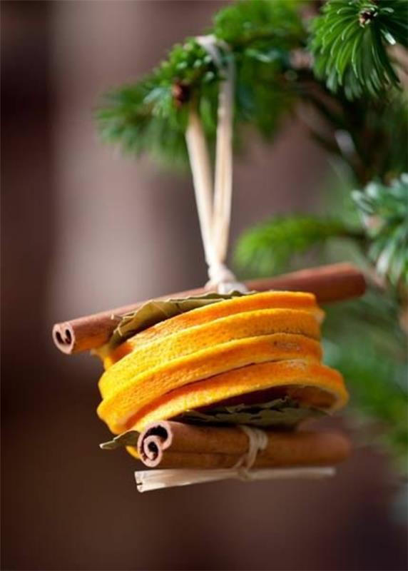 Χριστουγεννιάτικο δέντρο διακοσμημένο μπισκότα μπαστούνι