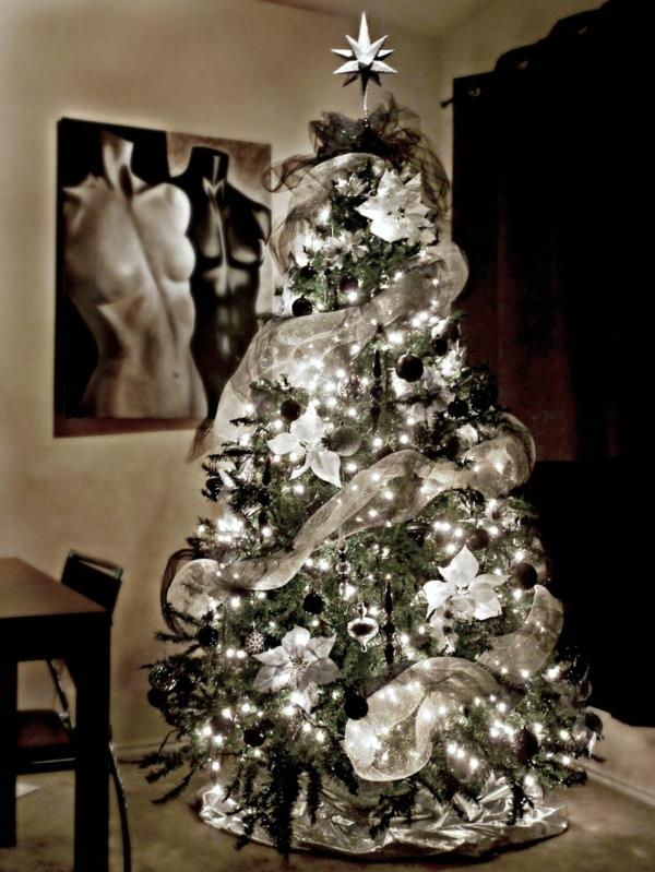 Χριστουγεννιάτικο δέντρο κομψό φωτισμό