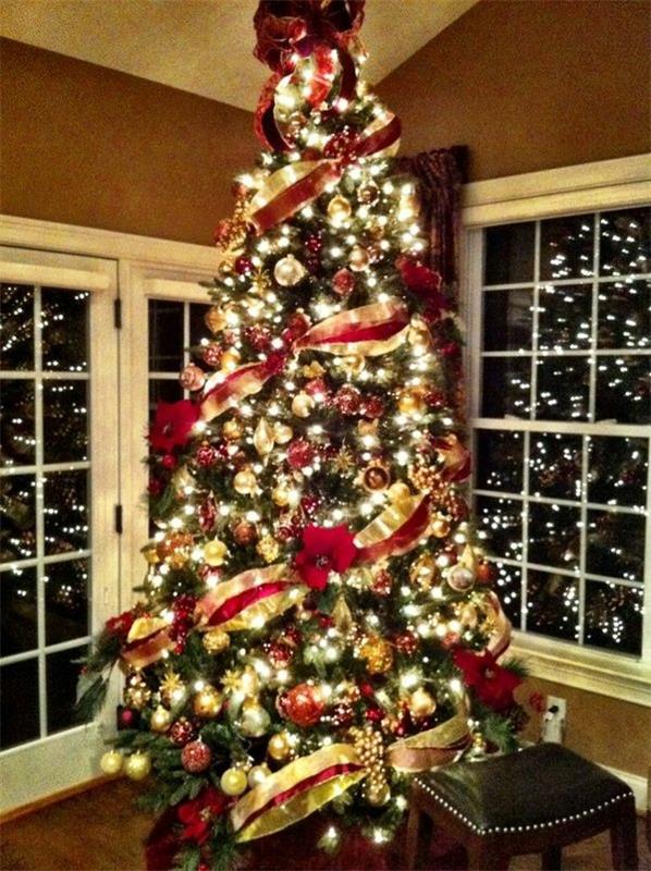 χριστουγεννιάτικο δέντρο φωτισμός γιρλάντες φώτα poinsettias
