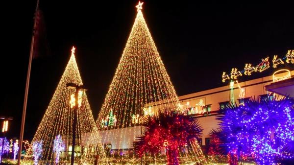 χριστουγεννιάτικο δέντρο φωτισμός σε σχήμα κώνου πολύχρωμο