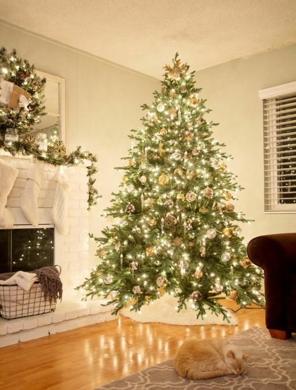 χριστουγεννιάτικο δέντρο κώνοι φωτισμού χριστουγεννιάτικες μπάλες