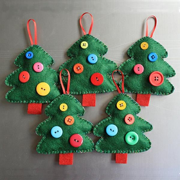 tinker χριστουγεννιάτικο δέντρο διακοσμήσεις φτιάξτε κουμπιά από τσόχα μόνοι σας