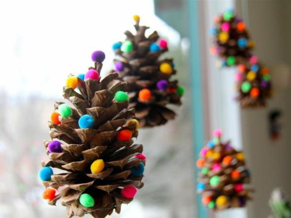 Διακοσμήσεις χριστουγεννιάτικου δέντρου, βαφή κουκουνάρια, μπαλάκια από τσόχα
