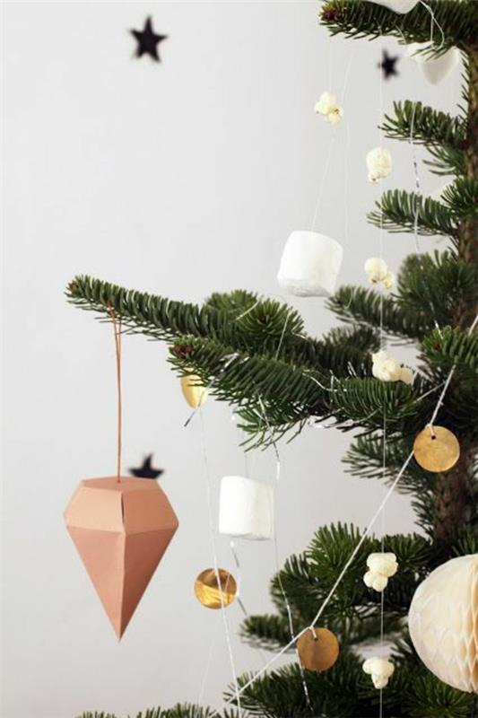 Διακοσμήσεις χριστουγεννιάτικου δέντρου Tinker διακοσμούν ένα έλατο