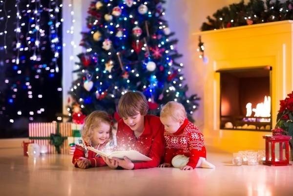 χριστουγεννιάτικα λαμπάκια φώτα που αναβοσβήνουν παιδικό στεφάνι