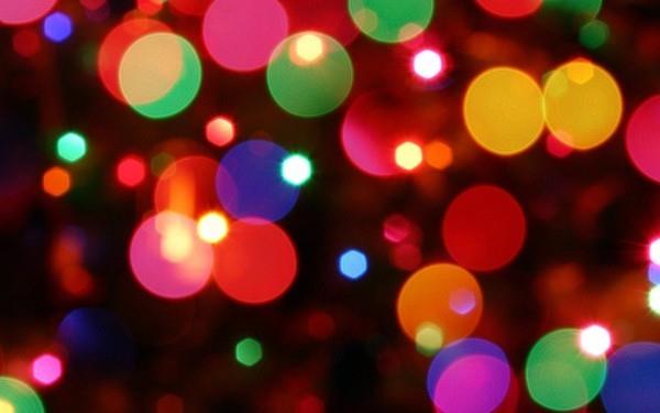 Χριστουγεννιάτικα φώτα εκτός εστίασης κεριά LED πολύχρωμα
