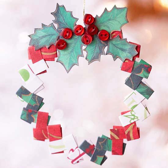 φτιάξτε χριστουγεννιάτικα στολίδια από διπλωμένο χαρτί και κουμπιά