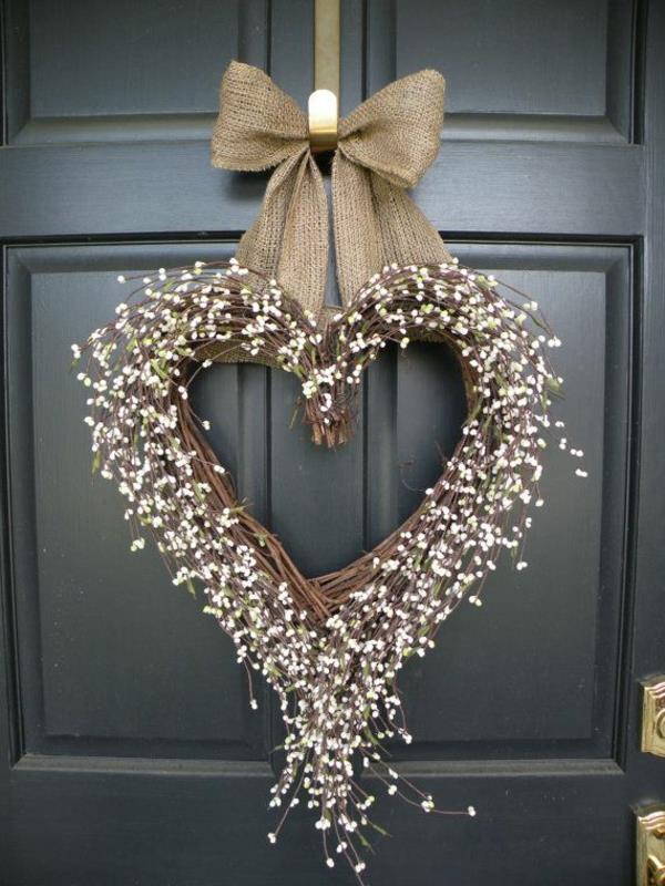 Χριστουγεννιάτικα διακοσμητικά στεφάνι πόρτας με σχήμα καρδιάς φιόγκο