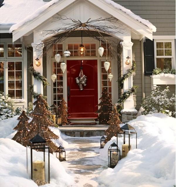 χριστουγεννιάτικη διακόσμηση είσοδος σπιτιού κρεμαστή διακόσμηση νεράιδα φώτα χιόνι